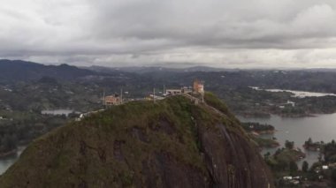Guatape kaya gözleme noktası İHA atışı, Piedra del Penol