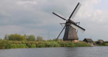 Hollanda 'da yel değirmeni
