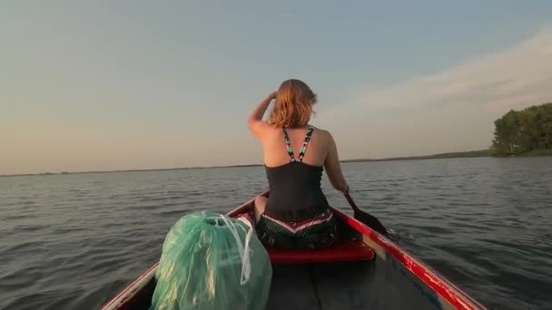 Canoë sur un lac — Video