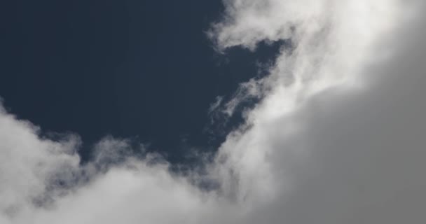 Хмари рухаються в реальному часі — стокове відео