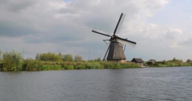 Hollanda 'da yel değirmeni