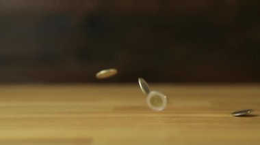 Yavaş Düşen Çok Bozuk Para