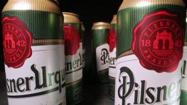 Pilsner Urquell sonda mercekli bira kutuları