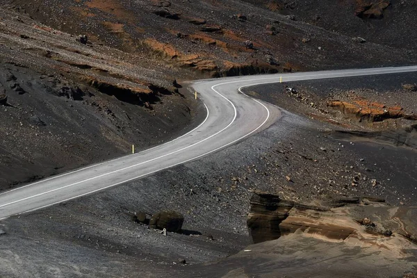 Strange landscapes and roads of Iceland — Stock Photo, Image