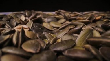 Lens makrosundaki kabak tohumları