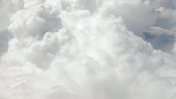 Voler entre les nuages