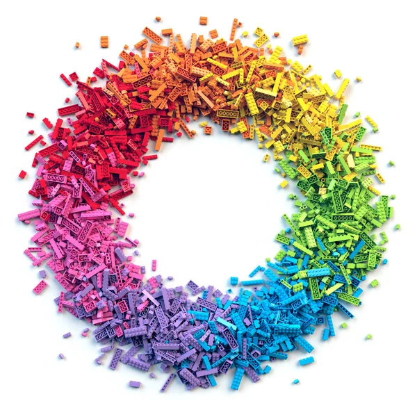 Bingkai lingkaran dari bata mainan berwarna-warni terisolasi pada latar belakang putih — Stok Foto