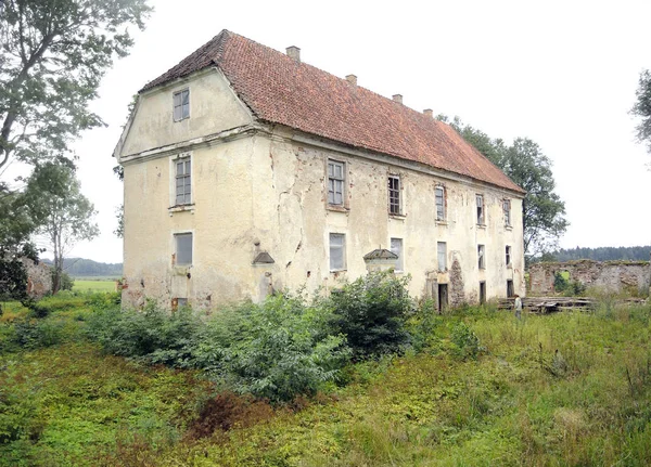 Eski manor house Nereta, Letonya — Stok fotoğraf