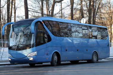 Modern mavi otobüs.