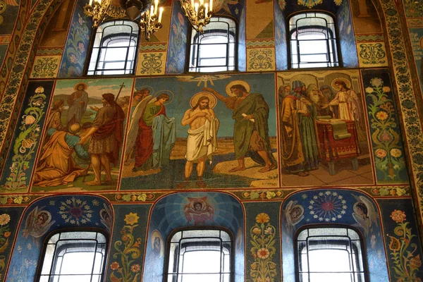 Mosaik-Wandgemälde der Erlöserkirche auf Blut. — Stockfoto