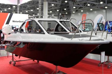 Crocus Expo Moskova'da sergide Phoenix 530 Ht tekne.