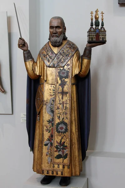 San Nicolás Mozhaisk con una espada en una mano y una Iglesia en — Foto de Stock