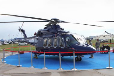 Yolcu uluslararası A'da Agustawestland Aw139 helikopter