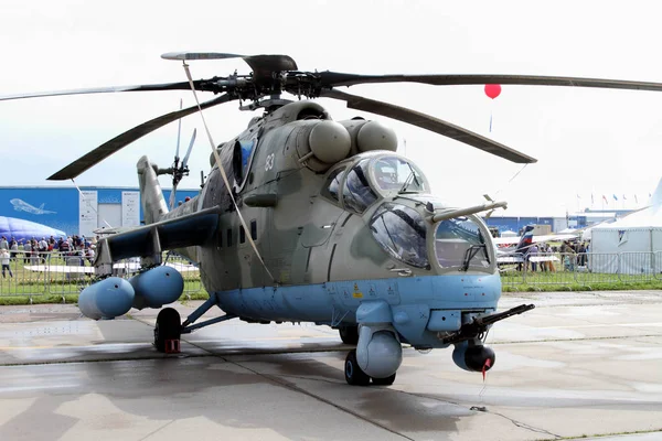 Helikopter Mi-35 ved International Aviation and Space Salon  ( royaltyfrie gratis stockbilder