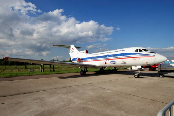 Avión de pasajeros ruso YaK-40 en la Aviación Internacional — Foto de Stock