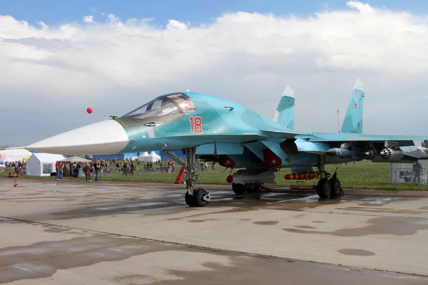 Bombardero Su-34 (sobre la codificación de la OTAN: Fullback) en —  Fotos de Stock