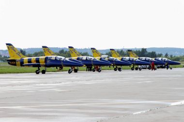 Moscow Region - 21 Temmuz 2017: Eğitim uçağı aerobati