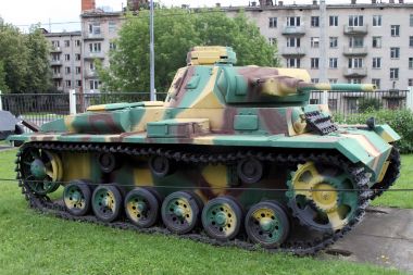 Silahları sergide gerekçesiyle orta T III tankı (Almanya)
