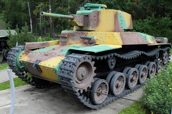 Type 97 ha Chi-Ha middelzware tank (Japan) op grond van het wapen — Stockfoto