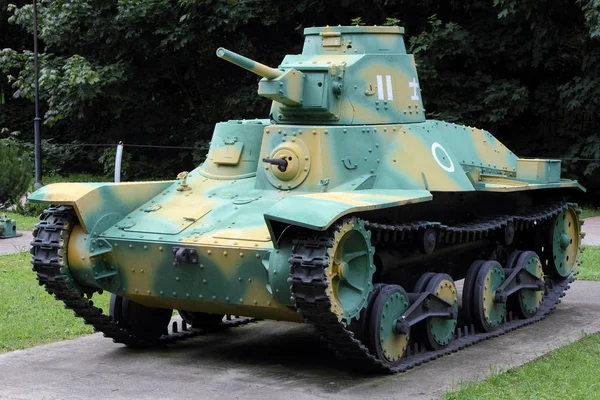 Лёгкий танк типа 95 "Ха-го" (Япония) на территории выставки вооружения — стоковое фото