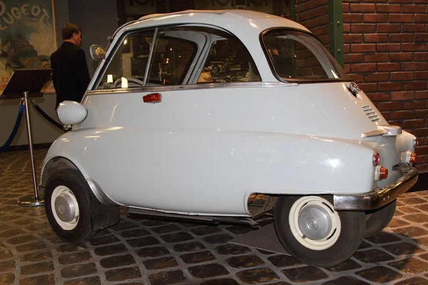 BMW Isetta 250 w Zadorozhnogo Muzeum techniki. Krasno — Zdjęcie stockowe