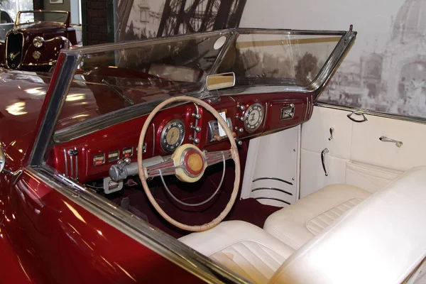 Delahaye 175 no Museu de Engenharia de Zadorozhnogo. Krasnogo. — Fotografia de Stock