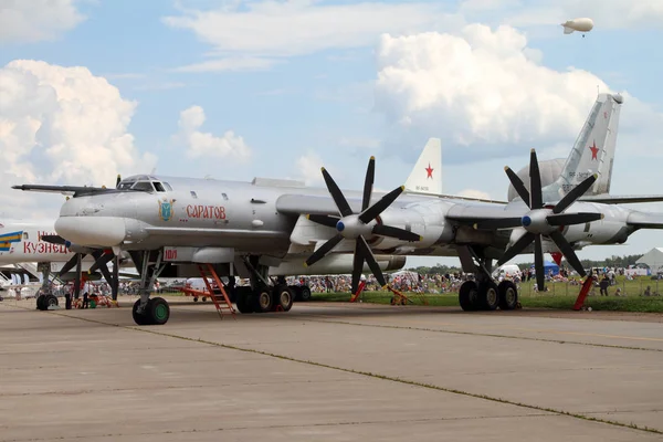 Bombardero modernizado TU-95MS "Saratov" en el Aviatio Internacional — Foto de Stock
