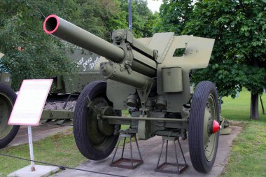 122-mm obüs M-30 1938 (SSCB) weaponr gerekçesiyle örneği