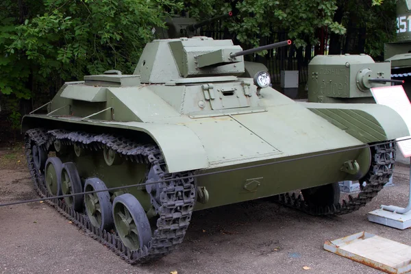 Tanque ligero T-60 (URSS) en terrenos de exposición de armamento en Vict —  Fotos de Stock