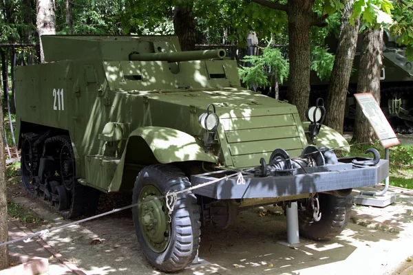 57-mm Gun Motor Carriage T48 (Usa) op grond van wapens standhouder — Stockfoto