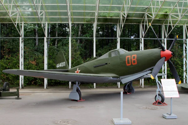 P-63 Kingcobra fighter (USA) on grounds of weaponry exhibition — Stock Photo, Image