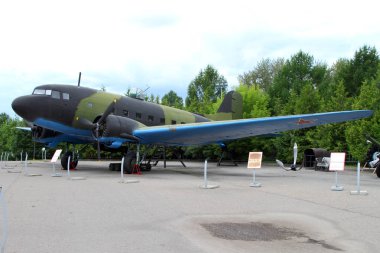 Silah gerekçesiyle askeri nakliye uçakları Li-2 (SSCB) 