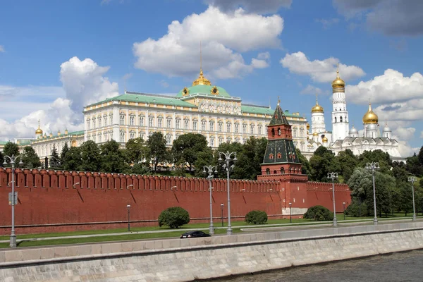 Αρχιτεκτονικό σύνολο από το Κρεμλίνο της Μόσχας και ΣΟΦΙΑ embankmen — Φωτογραφία Αρχείου