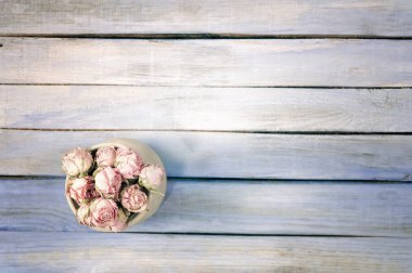 Tahta bloklar yığılmış