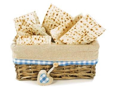 Hasır sepet Matzah ile dolu