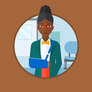 Kırık kol vektör çizim ile yaralı kadın.