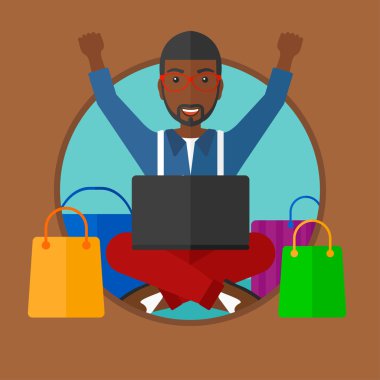 Onun laptop kullanma online alışveriş dostum.