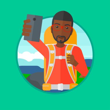 Sırt çantası selfie yapan turist.