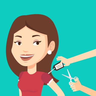 Kadın kesme fiyat etiketi yeni t-shirt.