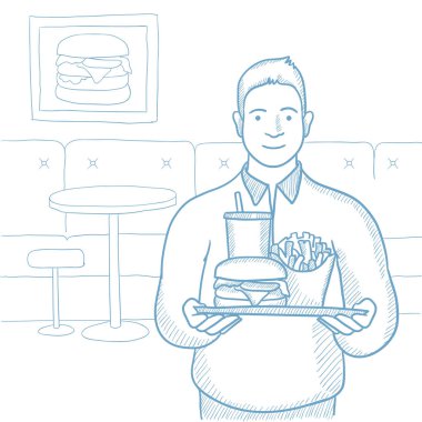 Tepsi hızlı kadar dolu olan tombul adam.