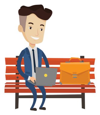 dizüstü bilgisayarda açık çalışma iş adamı.