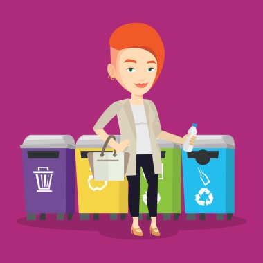 Plastik şişe atmadan kadın.