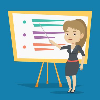 Öğretmen ya da öğrenci ayakta kurulu önünde.