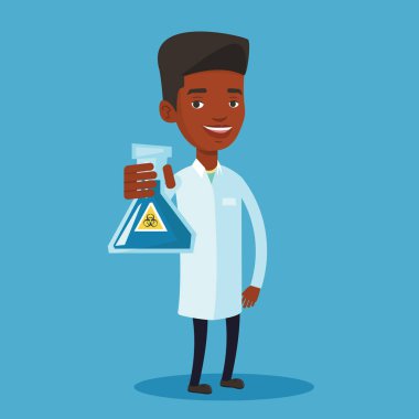 Bilim adamı holding şişesi biyolojik tehlike işareti ile.