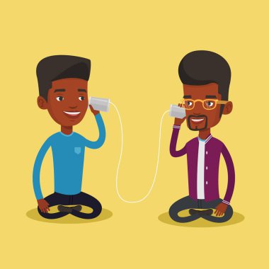 Teneke telefon aracılığıyla konuşan genç arkadaşlar.