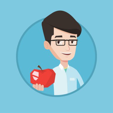 Beslenme uzmanı sunan taze kırmızı elma.