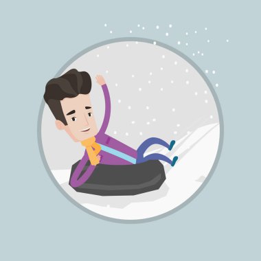 Dağlarda kar kauçuk tüp üzerinde halletme adam.