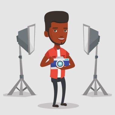 Fotoğrafçı kamera ile fotoğraf stüdyosu.