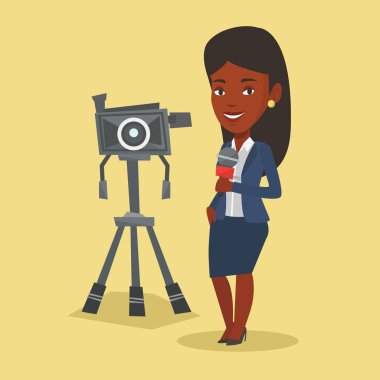 TV muhabiri mikrofon ve kamera ile.