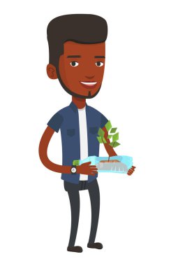 Plastik şişede büyüyen bitki tutan adam.